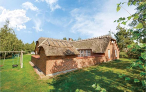 Awesome Home In Væggerløse With Kitchen, Bogø By